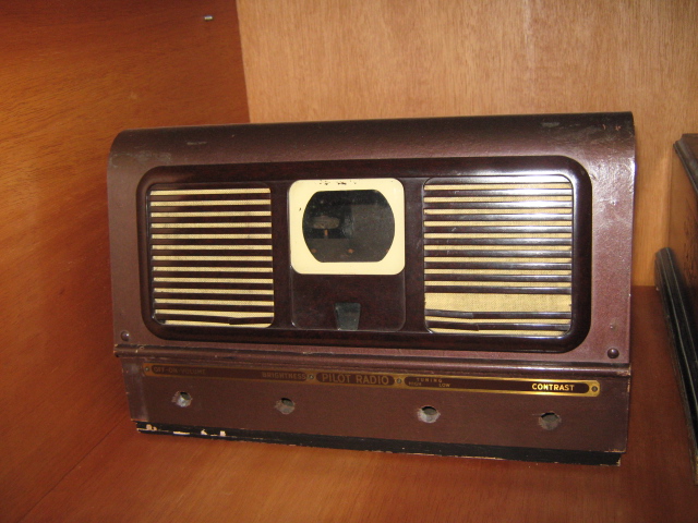 Pilot TV-37 cabinet